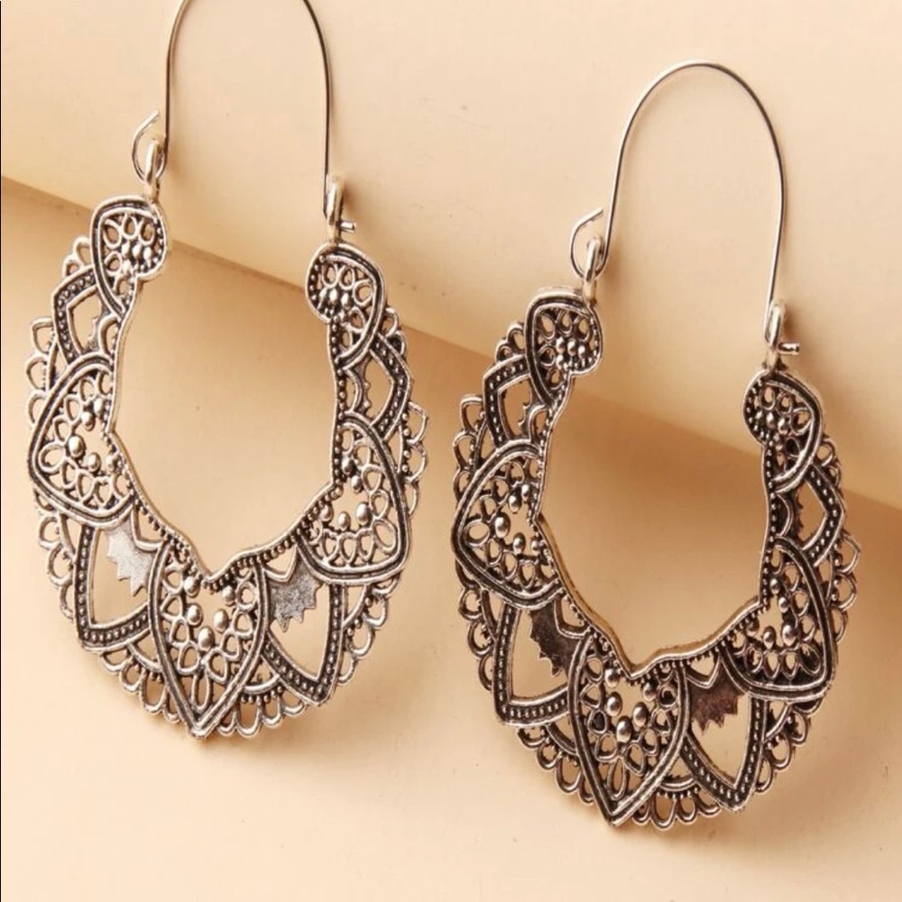 Earrings. - Picture 4 of 4